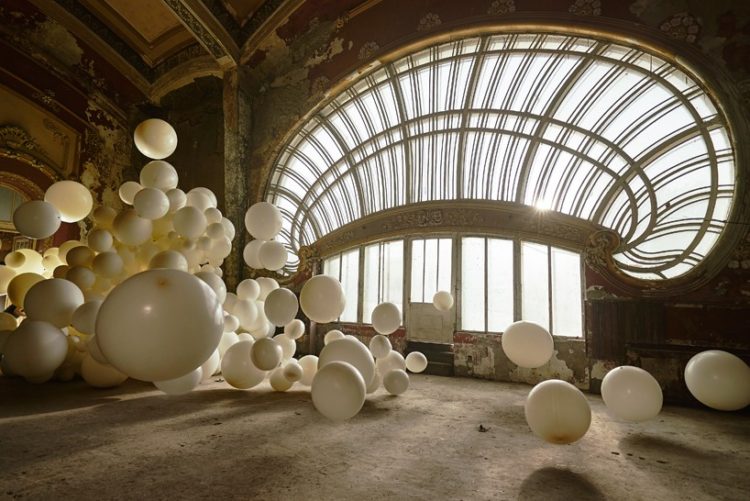 a_derelict_casino_with_4000_glitter_balloons_4