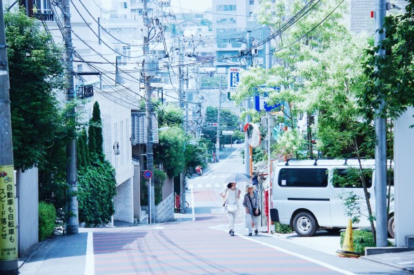 寧 靜 的 代 官 山 ， 不 似 東 京 的 喧 鬧 吵 雜 。