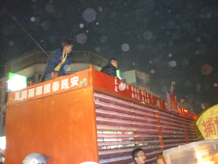 臺南鹽水蜂炮