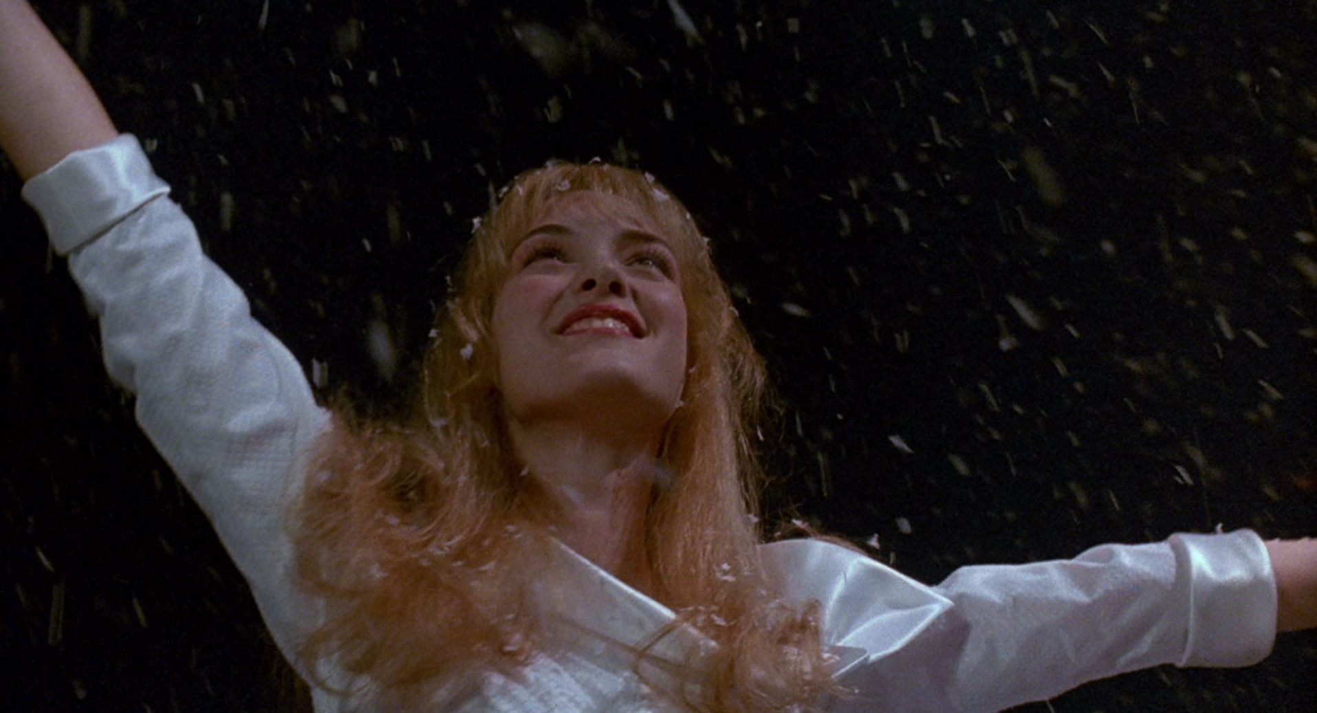 edward_scissorhands_kim_dancing_in_the_snow