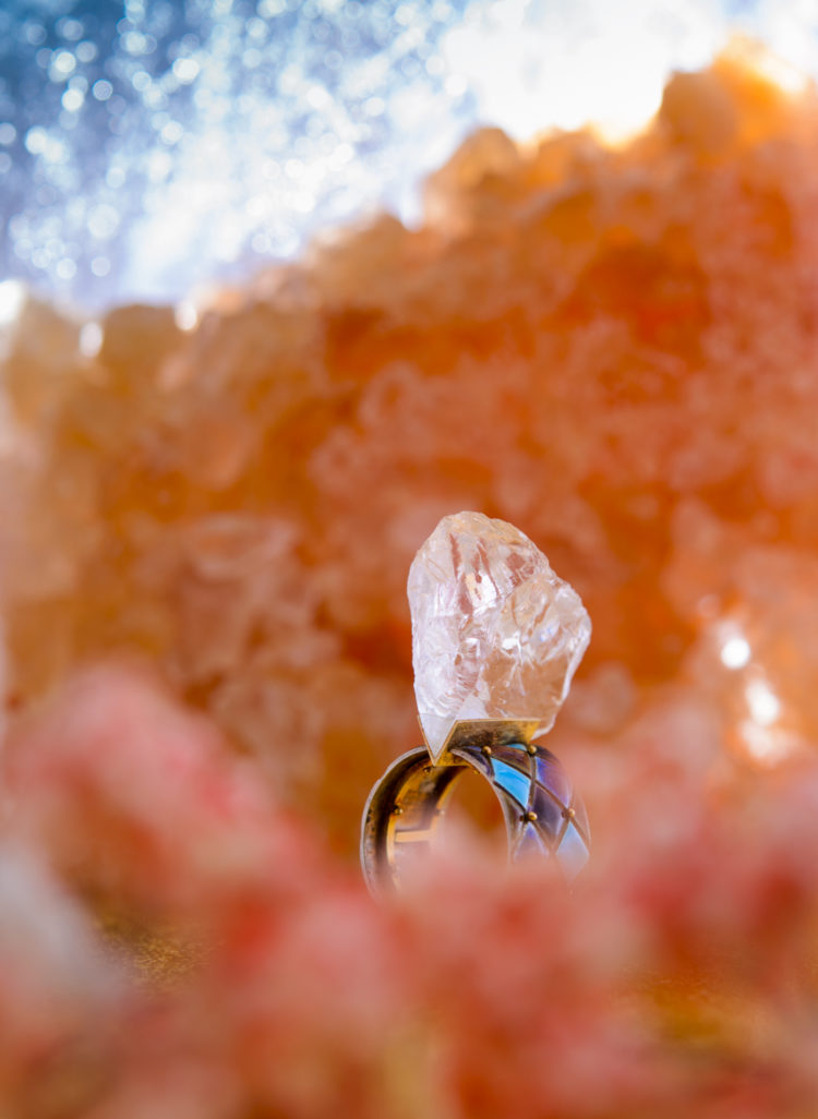 Philip Sajet A la recherche du joyau perdu 戒指 / Ring 銀上琺瑯、金、水晶 / Enamel on silver, gold, rock crystal 攝影: 陳若軒 / Photographer : RoHusan Chen