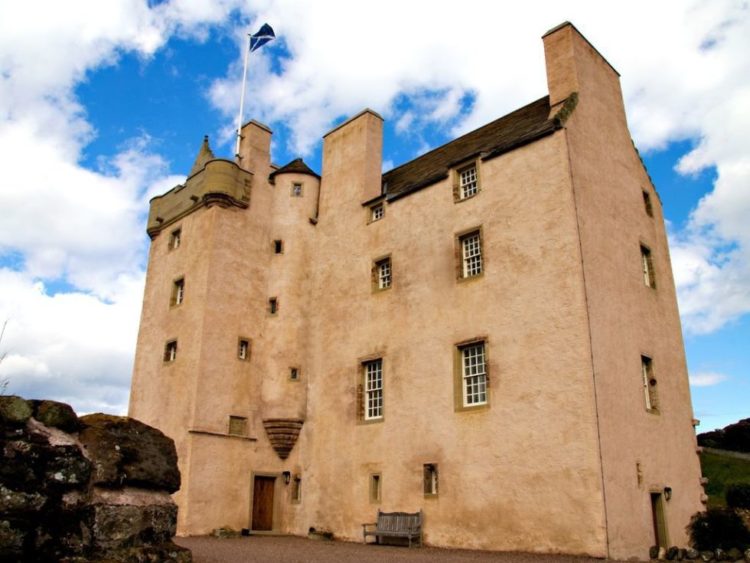 1500276815-hbz-castles-scotlandcastle2-1499972600