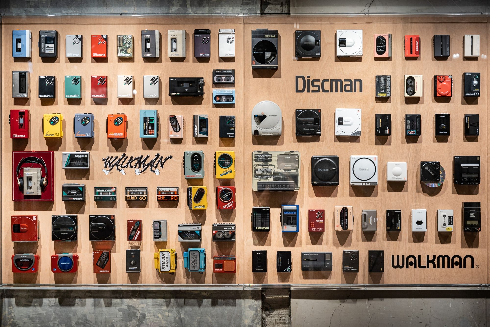 「穿越不了時空，慶幸我曾擁有一台重溫舊夢的隨身聽。」Sony Walkman 40 周年特展，喚起熟悉的旋律、復刻當年感動！ | FLiPER ...
