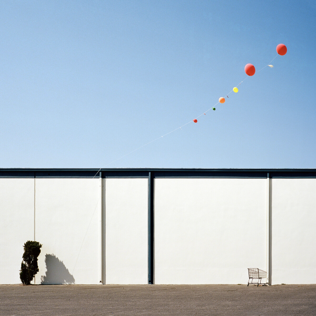 拍出世間平凡之美！美國攝影師Sinziana Velicescu用不同視角重新詮釋日常