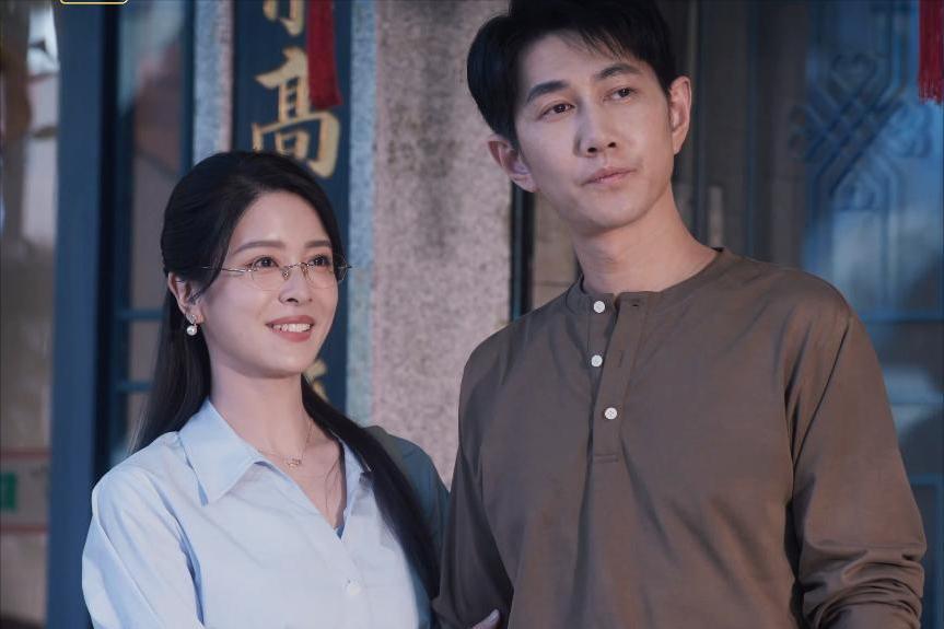 《野狗骨頭》劇中的雯姐與警察周康安,兩人是一對交往多年即將結婚的情侶。